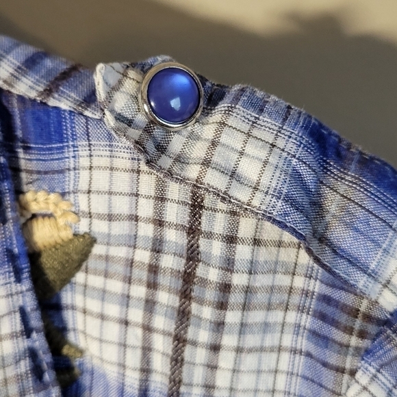 Solitaire Large distressed plaid western embroidered peal button down longsleeve - Picture 5 of 11